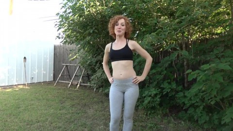 Hot Redhead MILF in Sexy Grey Yoga Pants Shows us her Big Juicy Ass on Cam!