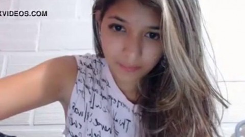 18 year old Brazilian girl spreads her pussy open on funcamsxxx.com
