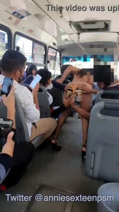 Actriz Porno Protesta Desnuda En Transporte Publico Uploaded By Zanasy