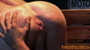 Muscle hunk gets fucked