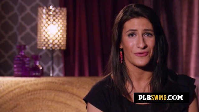 Swinger couples enter reality show hosted by a sexologist to play and explore sexual experiences.