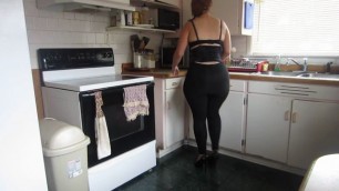Big Butt kitchen end her dog