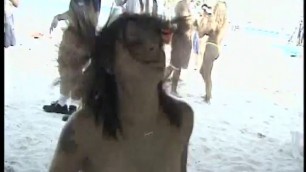 Dominica Leoni has anal sex on the beach