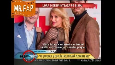 Romanian singer without underpants