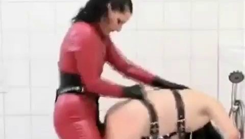 She in latex staraponit it