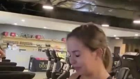 Teen Bouncing Big Boobs in Slow Motion NO BRA at Gym !