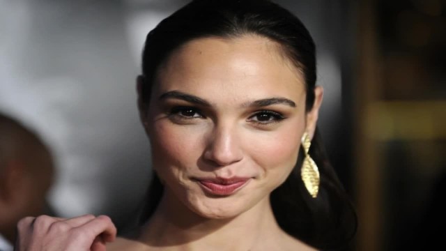 Gal Gadot Aka wonder Woman Sexy Jerk off Challenge