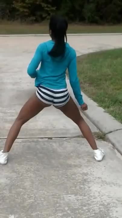 Black Teen Twerking Sexy Ass in Booty Shorts Pt 3