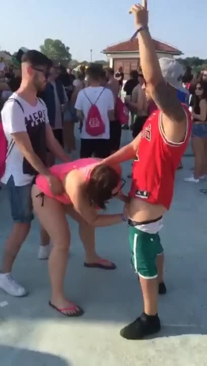 Amateur cutie sucking dick and fucking in the public place
