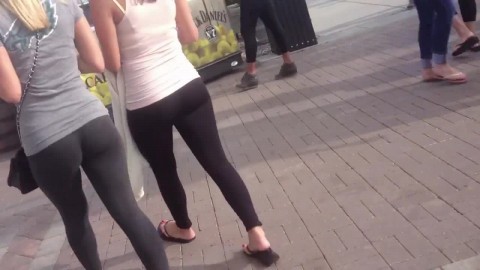 Hot Candid Ass in Tight Leggings
