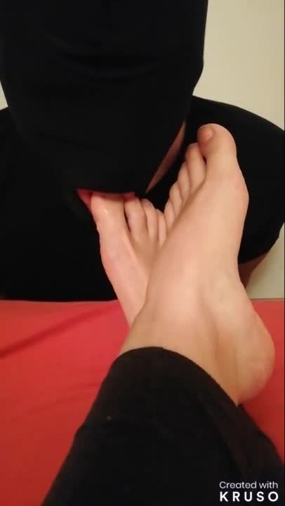 Foot Slave Daily Feet Licking Routine