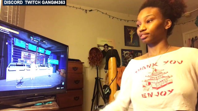 Girl Accidentally Flashes Her Boobs During Twitch Streamer’S Livestream