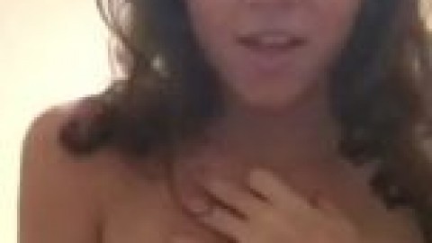 LEAKED BUSTY GF'S PRIVATE STRIPTEASE FOR BF