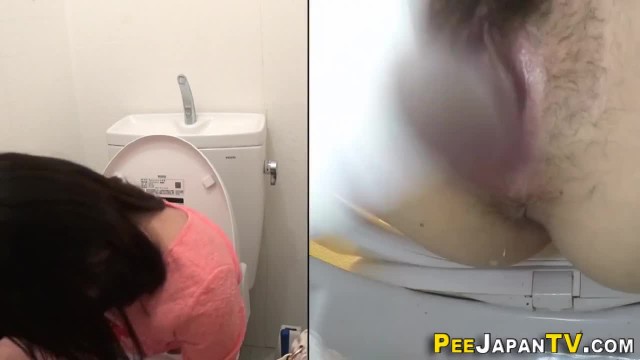 Japanese MILF Squirt Bathroom