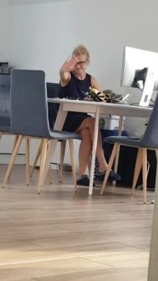 Wife Quick Upskirt no Panties