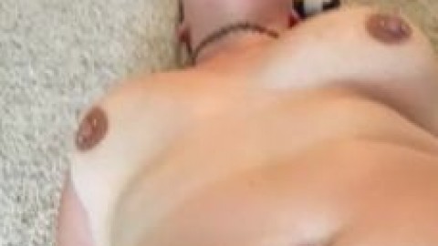 Young MILF Screams and Squirts