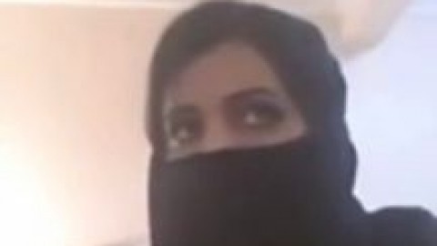 Saudi Girl Show her Huge Natural Boobs