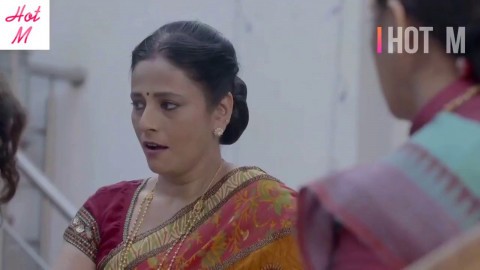 Hot Serial Actress Sexy Boobs Cleavage & Boobs Downblouse back Show Saree