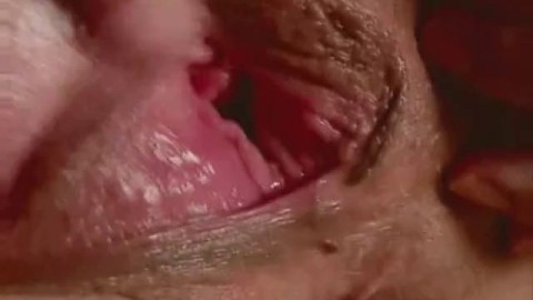 Fingering Mature Cunt-view into the inside