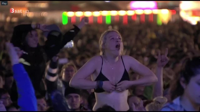 Boob Flashing during Tenacious D - Fuck her Gently at Rock am Ring 2016