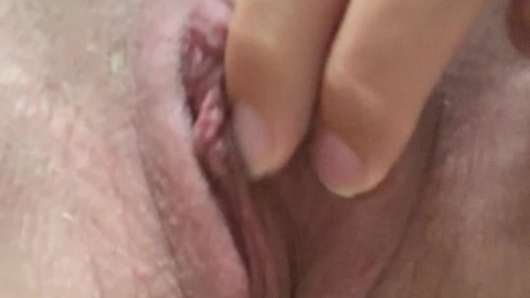 lusciouslabia-25-06-2020-71149738-A minute long video of me playing with my lips and f