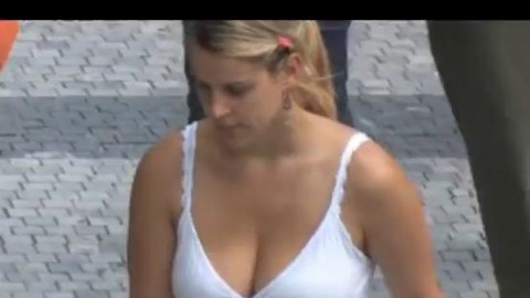 Candid Busty Bouncing Tits
