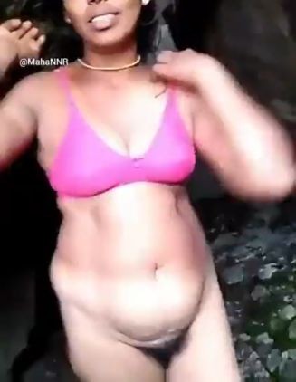 Desi Tamil beautiful aunty showing her boobs and pussy