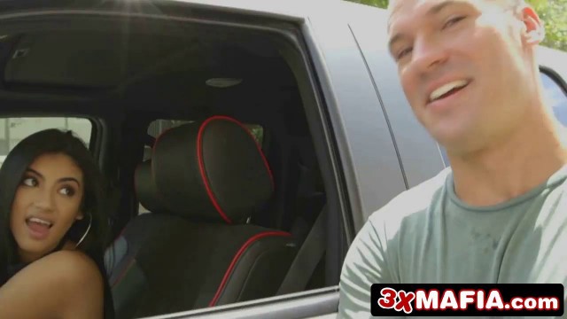 Amateur Latina Michelle Martinez Gives Car Blowjob Uploaded By Coorac