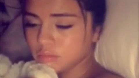 Selena Gomez filmed herself rubbing pussy - s. @TheCakezOnly