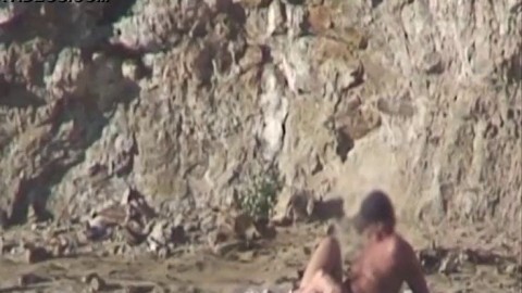 Naked couples fucking on the beach by voyeur camera parte 1