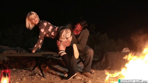 Alt blonde fucked at night outdoors