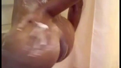 Sexy ebony camgirl in the shower