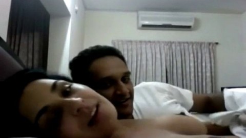 Hot Indian Babe with Boyfriend Sex Tape Leaked - Hot Delhi Girl Fucked by Boyfriend