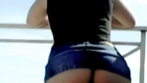 Sexy Latina Public Flashing Pussy and Ass