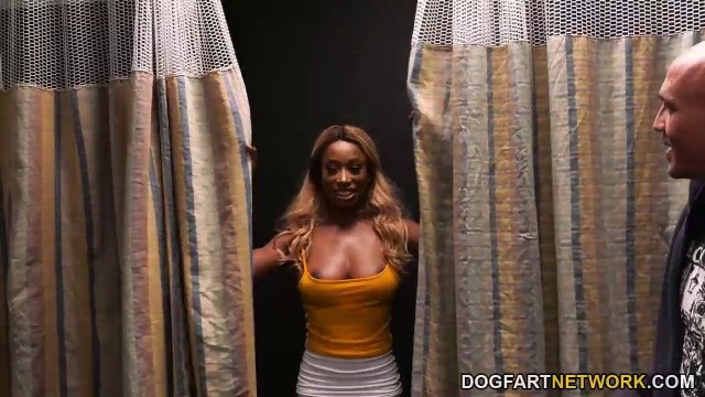 Ebony Kinsley Karter Receives Facial Cumshots After Gloryhole Creampie