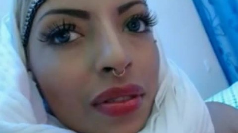 Hijab sex slut - HornySlutCams.com