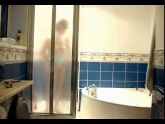 Finally I caught my mum fully nude in bath room