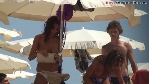 SUPER HOT beach teen with bouncing tits