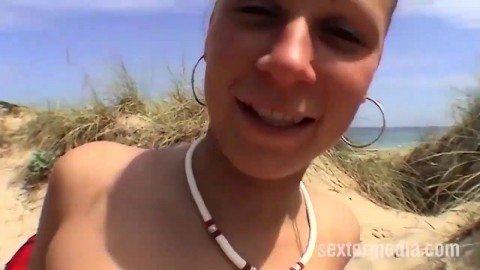Sexy German Voyeur stretches her own pussy on the beach - DamnCam.net