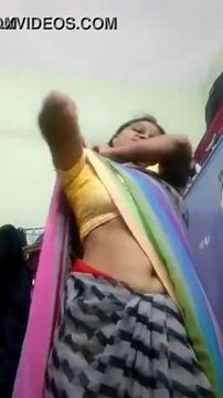 01-Mylapore hot and sexy Pushpa aunty undressing and showing her full nude body super hit sex porn video