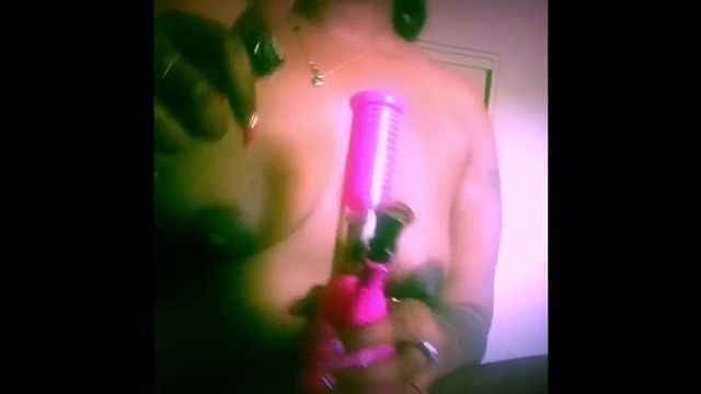 Smoking weed n twerking (pussyshots)