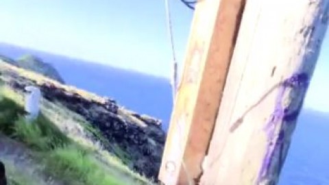 Fit 18 Teen Girl Swallows Hot Cum during Hike in Hawaii (public risky)_2557311971