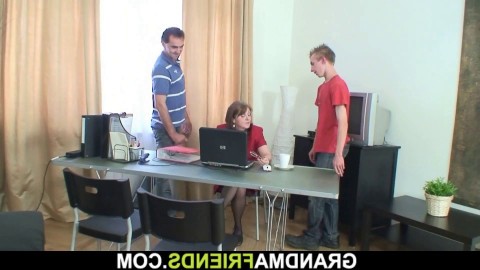 70 years old hairy pussy office granny in stockings_575869507