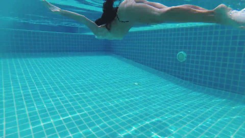 Nude teen underwater swimming and show pussy
