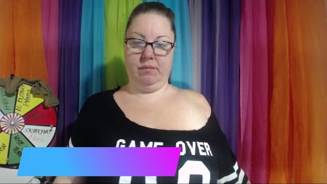 BBW WIFE SLUT SHOWS OFF HUGE PERKY TITS ON CAM!