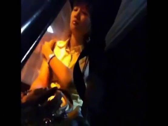 FLASH COCK ON BUS Girl tried tocking dick