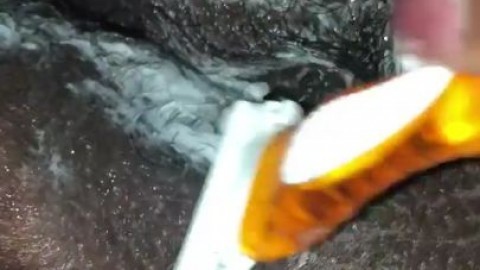 Watch me shave my hairy pussy