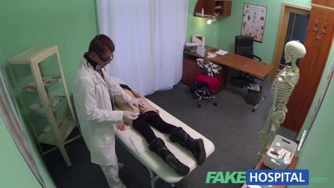 FakeHospital Petite emo chick makes doctor blow quick