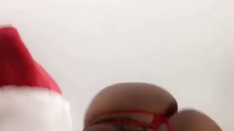 Roxy Reynolds Twerking Christmas 2017