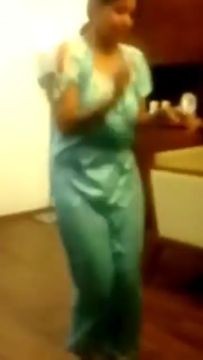 HOT SEXY INDIAN-DESI BOUNCING BOOBS DANCE- RARE HIGH